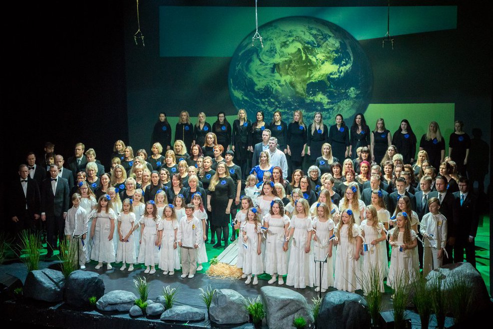 Helsingi Eesti naiskoor ja lastekoor valiti 2019 aasta laulupeo koorideks!